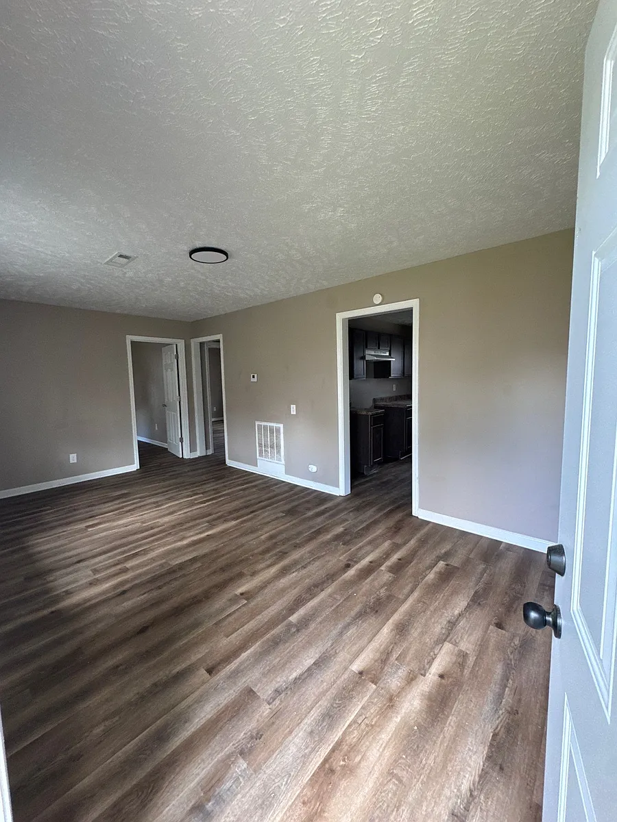 Building Photo - 916 N Monroe Ave #5