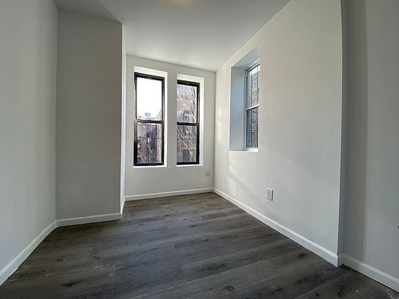 4th image of 251 E Broadway #4W