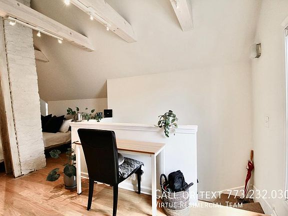 3rd image of 1110 W Newport Ave APT 3