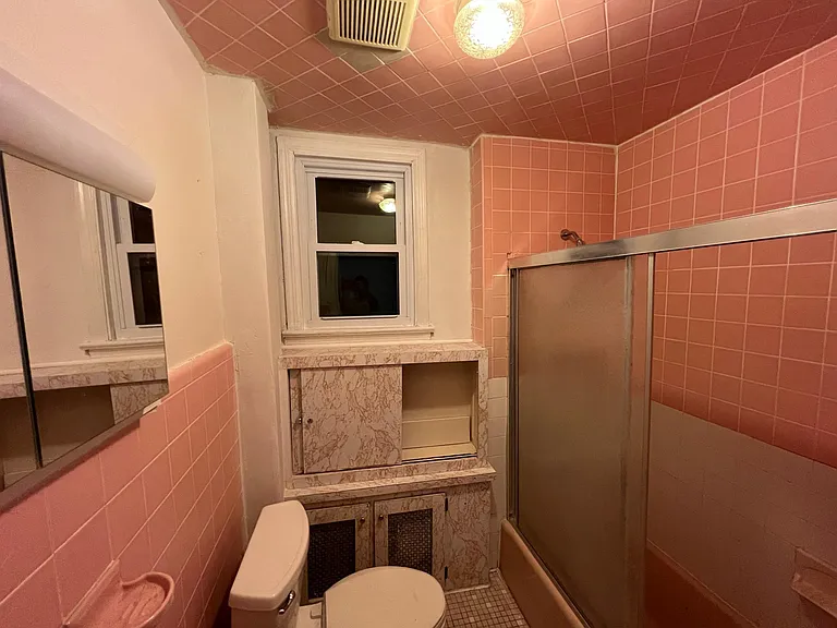(Bathroom 1/1) Full bathroom with medicine cabinet that offers storage and additional lighting as well as additional cabinet space under the window and vanity.