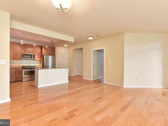 5th image of 2200 N Westmoreland St Unit 312