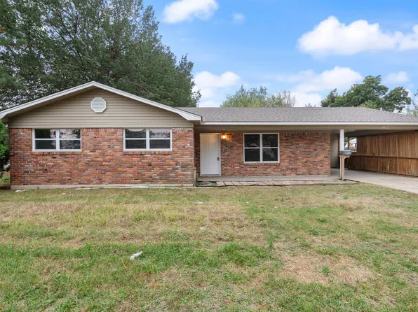 812 E 13th St, Stuttgart, AR 72160
