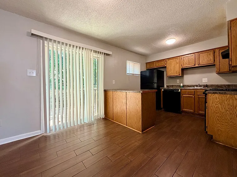 684 Hobbs Dr — Photo 4
