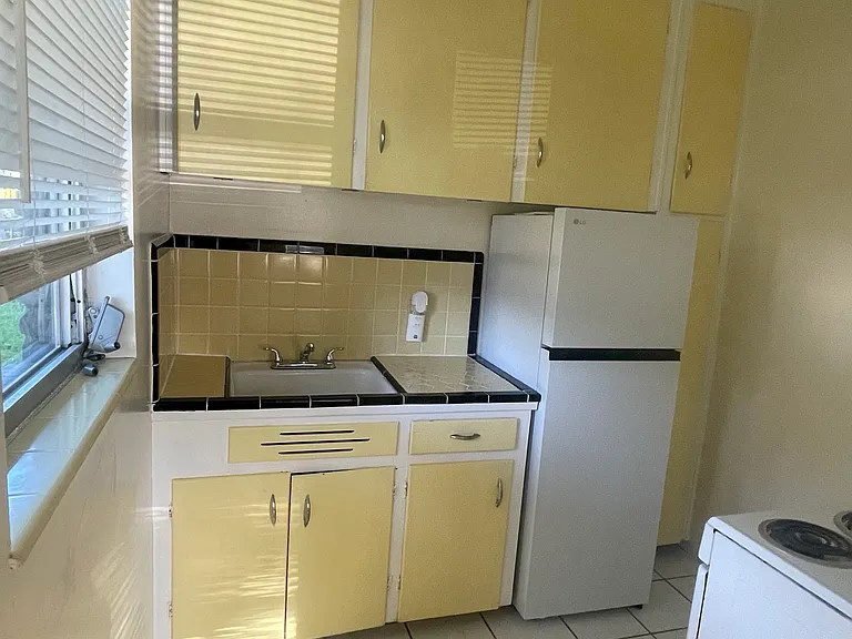 1200 Cherry St NE #1 — Photo 6