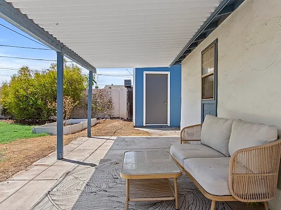 1207 E Minnezona Ave — Photo 17