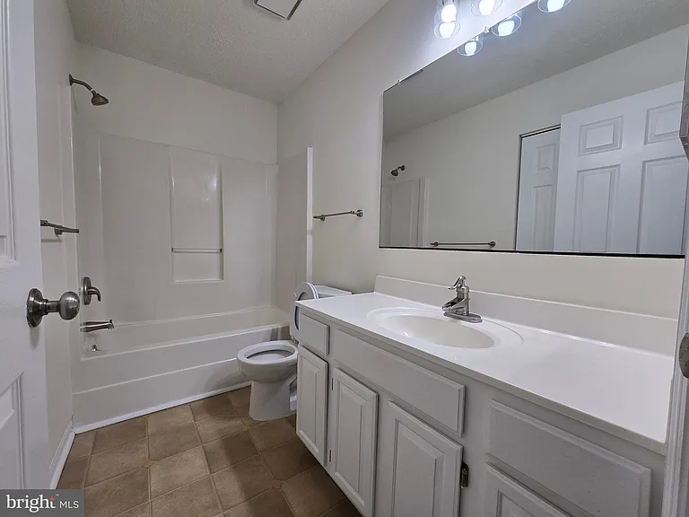 23 Lordship Ln — Photo 35