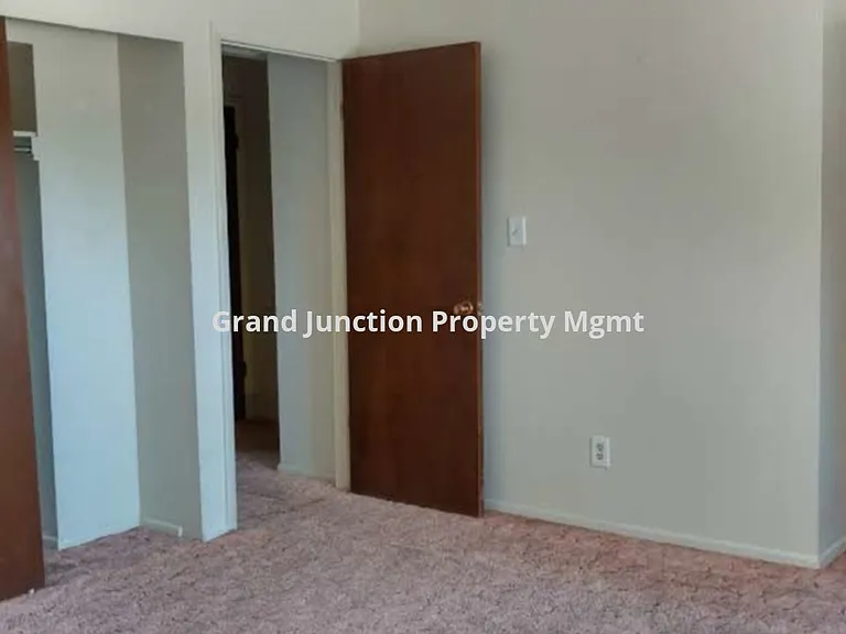 521 S Broadway #3 — Photo 16