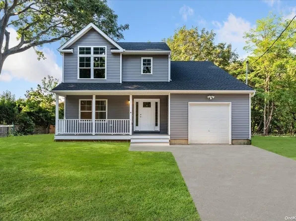 4 Woolley Street, Ronkonkoma, NY 11779