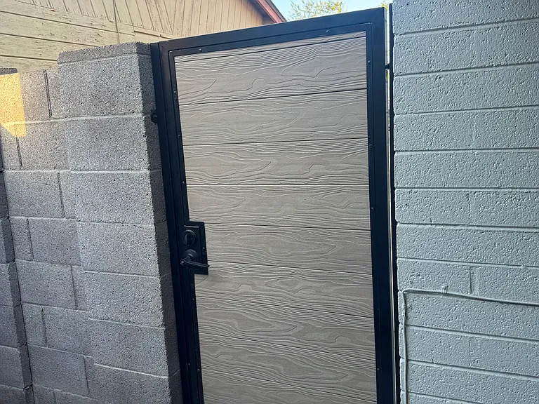 Private entry gate with lock