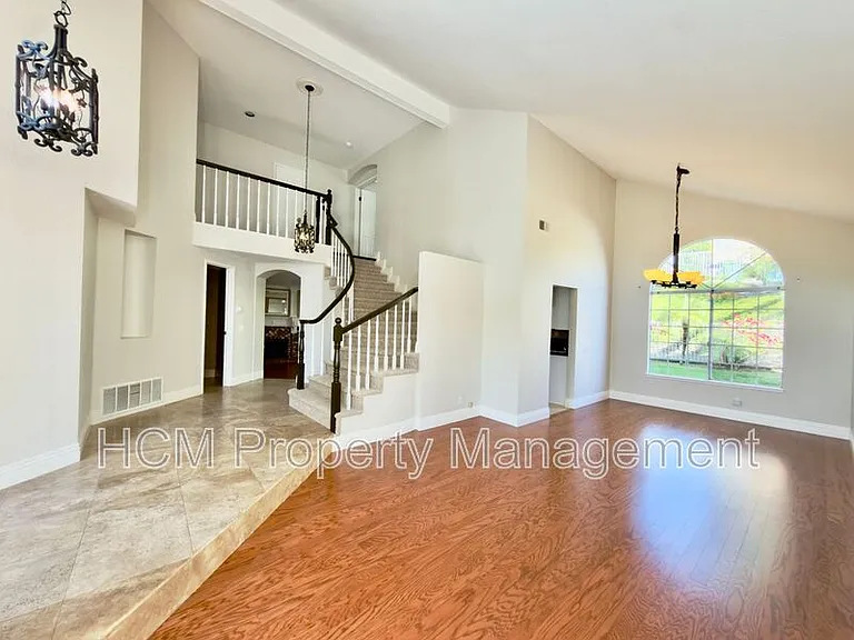 26796 Baronet — Photo 3