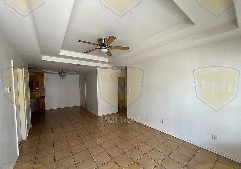 3 bed, 2.0 bath, $895 — Photo 2