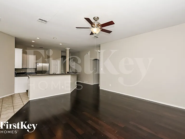 10408 Bradshaw Dr — Photo 2
