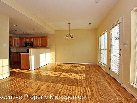 4th image of 2858 Larkspur Ct
