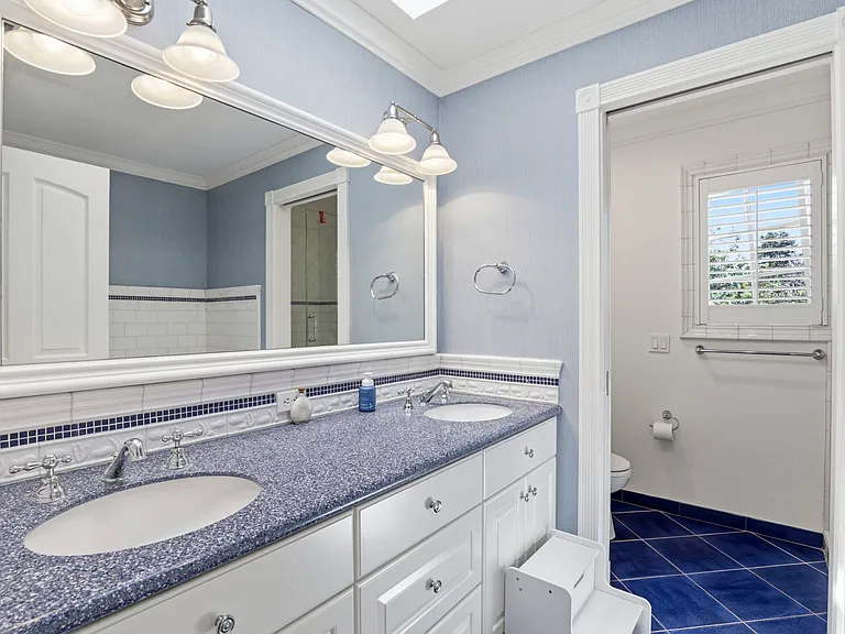 300 Sunkist Ln — Photo 32