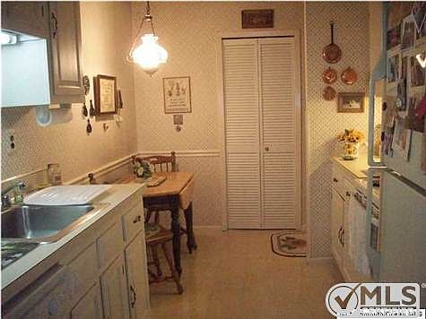 3rd image of 225 Medford Ct Unit B