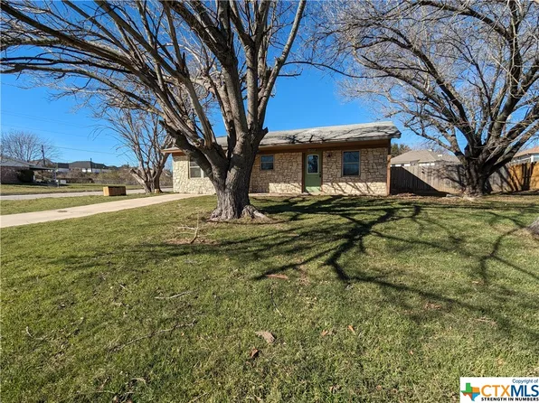 1217 W Avenue C, Lampasas, TX 76550