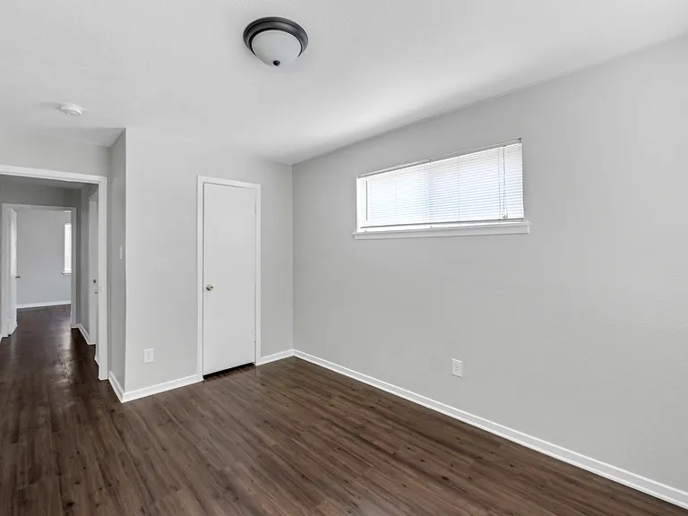 Pickfair Apartments — Photo 10