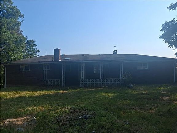 2nd image of 587 E Pittsburgh St
