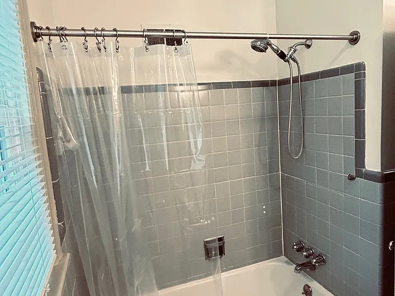 Master Bath - Tub/shower