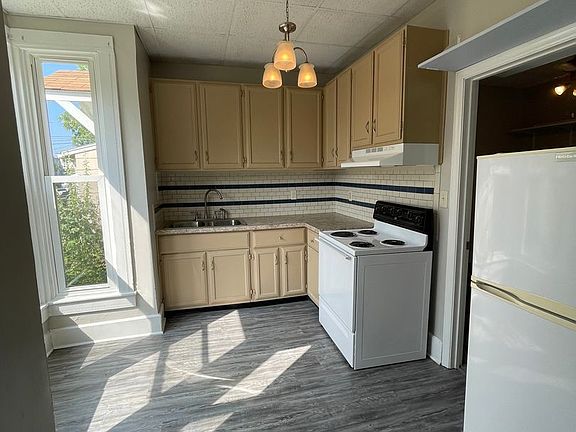 3rd image of 112 Lincoln St APT 1