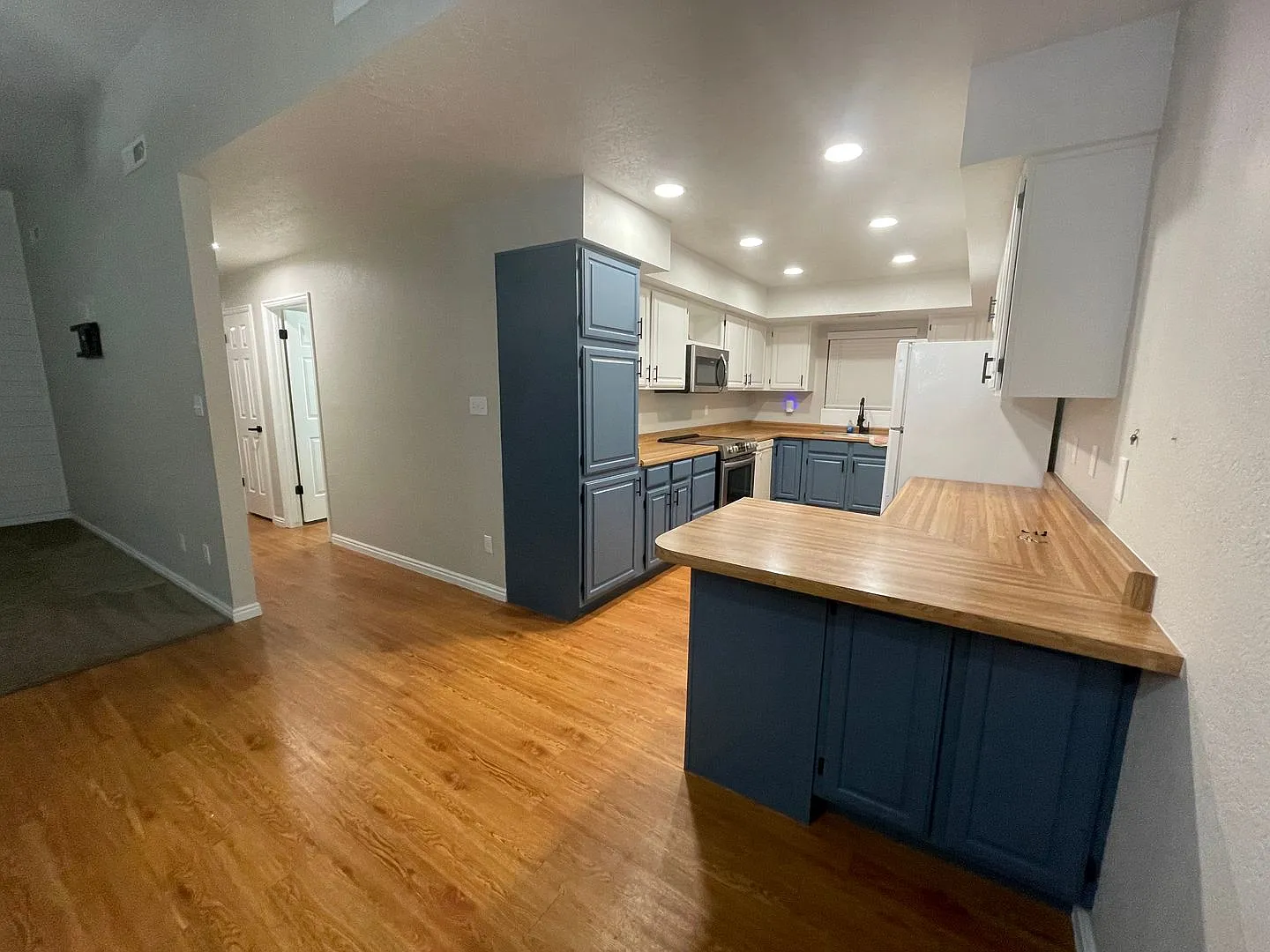 Available now -2 bed, 2 bath, 1 car garage. Heart of St George — Photo 4
