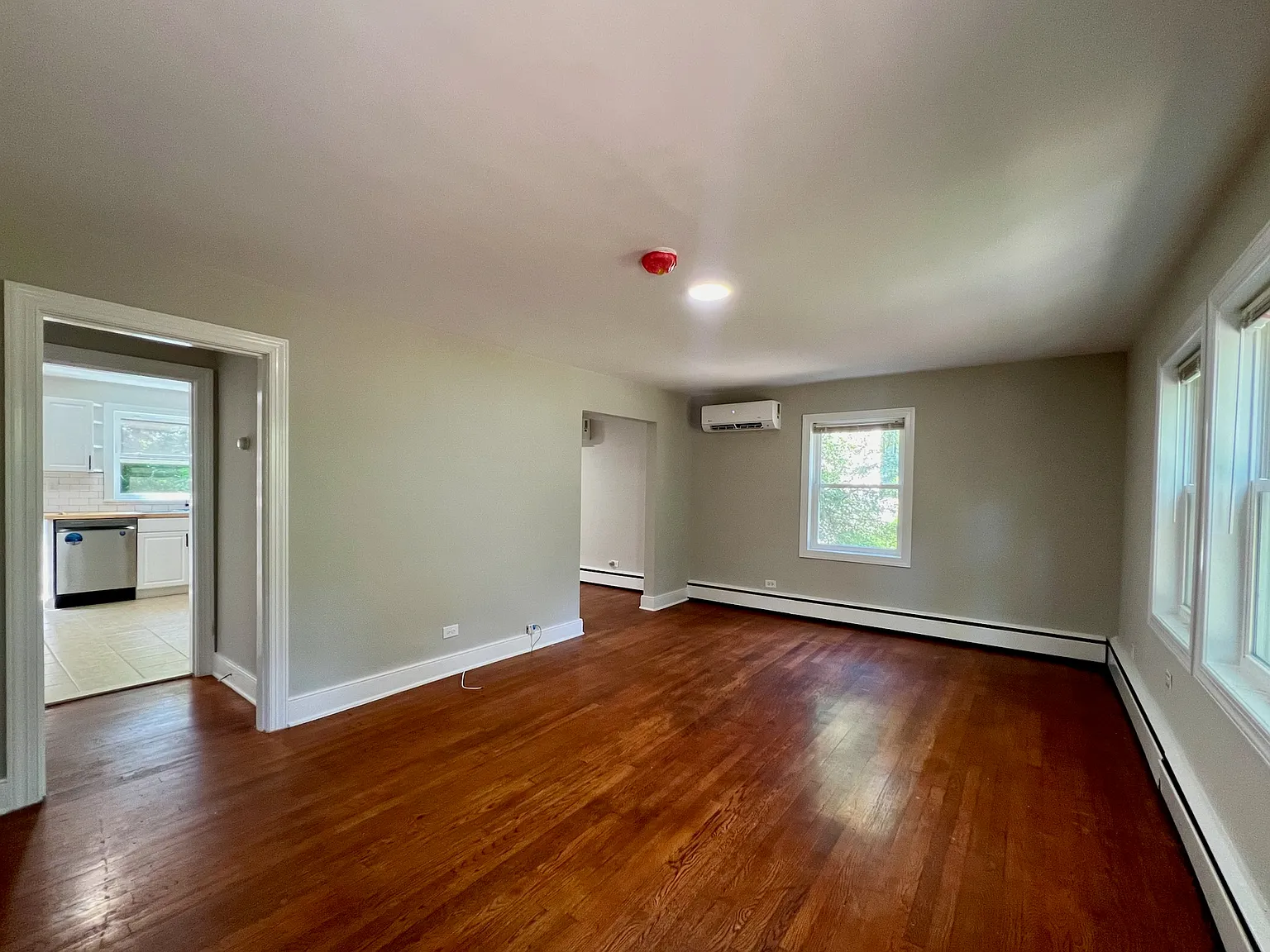 4 bed, 1853 sqft, $2,490 — Photo 3