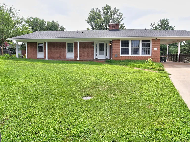 113 Thornton Ct — Photo 2