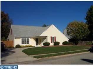 562 Fernwood Ln, Fairless Hills, PA 19030