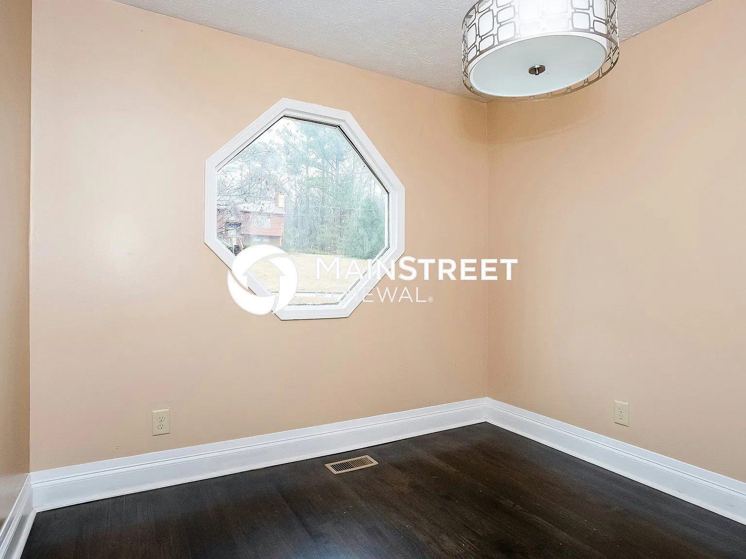4055 Cranwood Dr — Photo 3