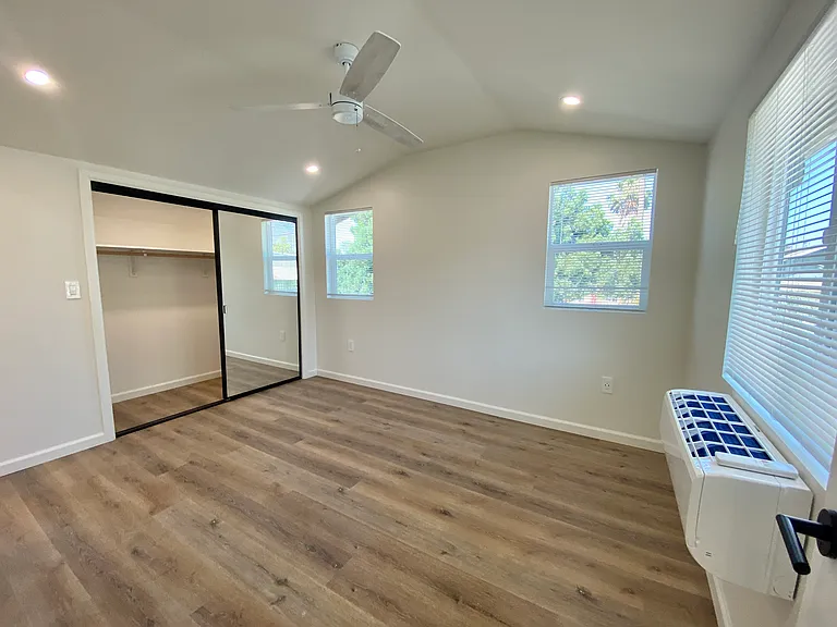 423 Saratoga St — Photo 16