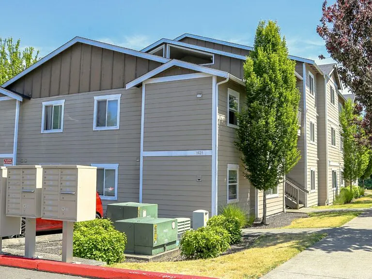 Tuscany Court Apartments — Photo 4