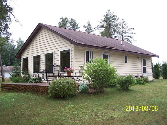 Year Round Cabin : Cabin has view of Lake, waterfowl, deer, turkey and occasional bear.