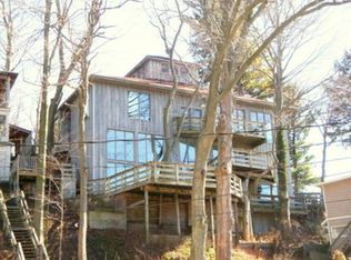38 Crescent Hl, Grand Haven, MI 49417