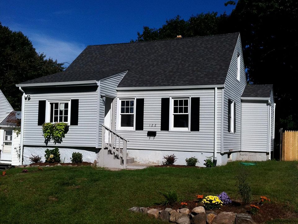 122 MacArthur Drive. Front of the house