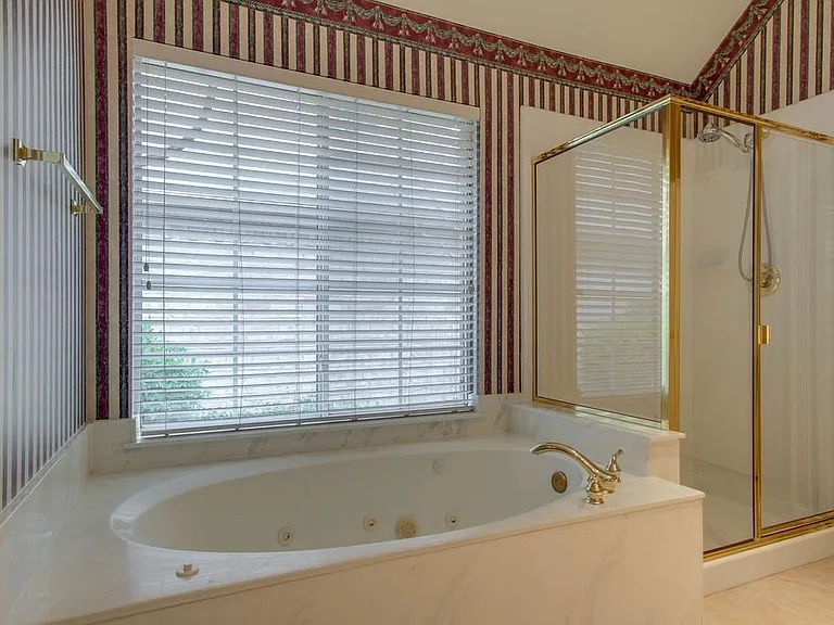 224 Heatherwood Dr — Photo 17