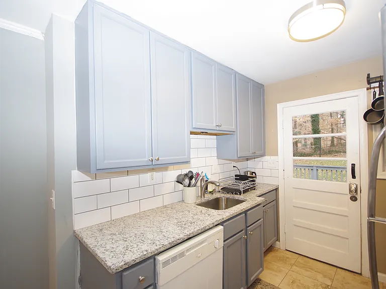 1272 Woodland Ave NE — Photo 4