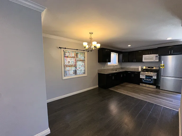 10220 S Van Ness Ave — Photo 3