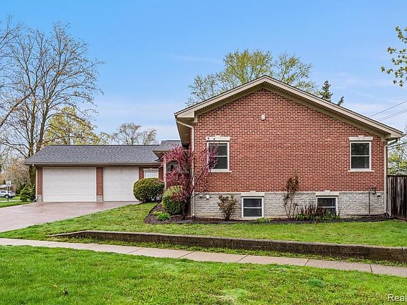 4th image of 854 Brooklawn Dr