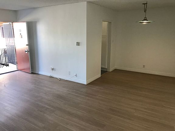 3rd image of 928 S Sherbourne Dr APT 10