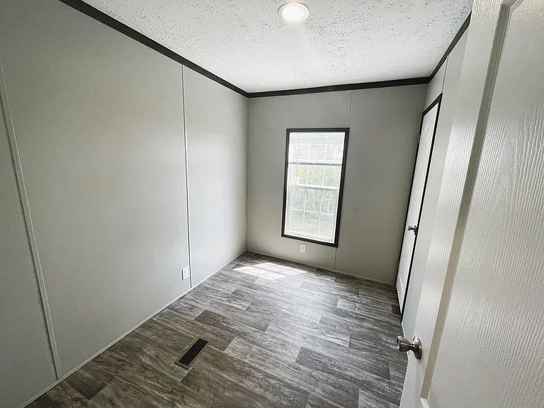 515 Tom Mann Rd — Photo 9