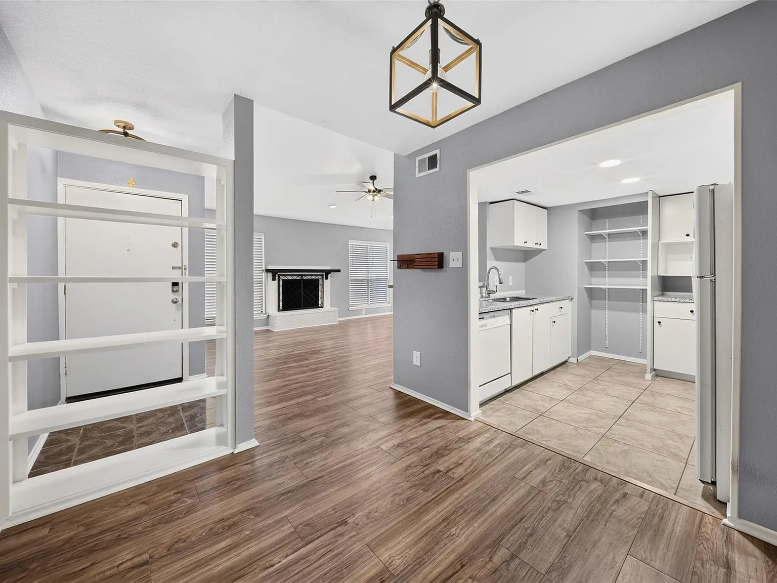2 bed, 1.0 bath, 773 sqft, $1,200 — Photo 4