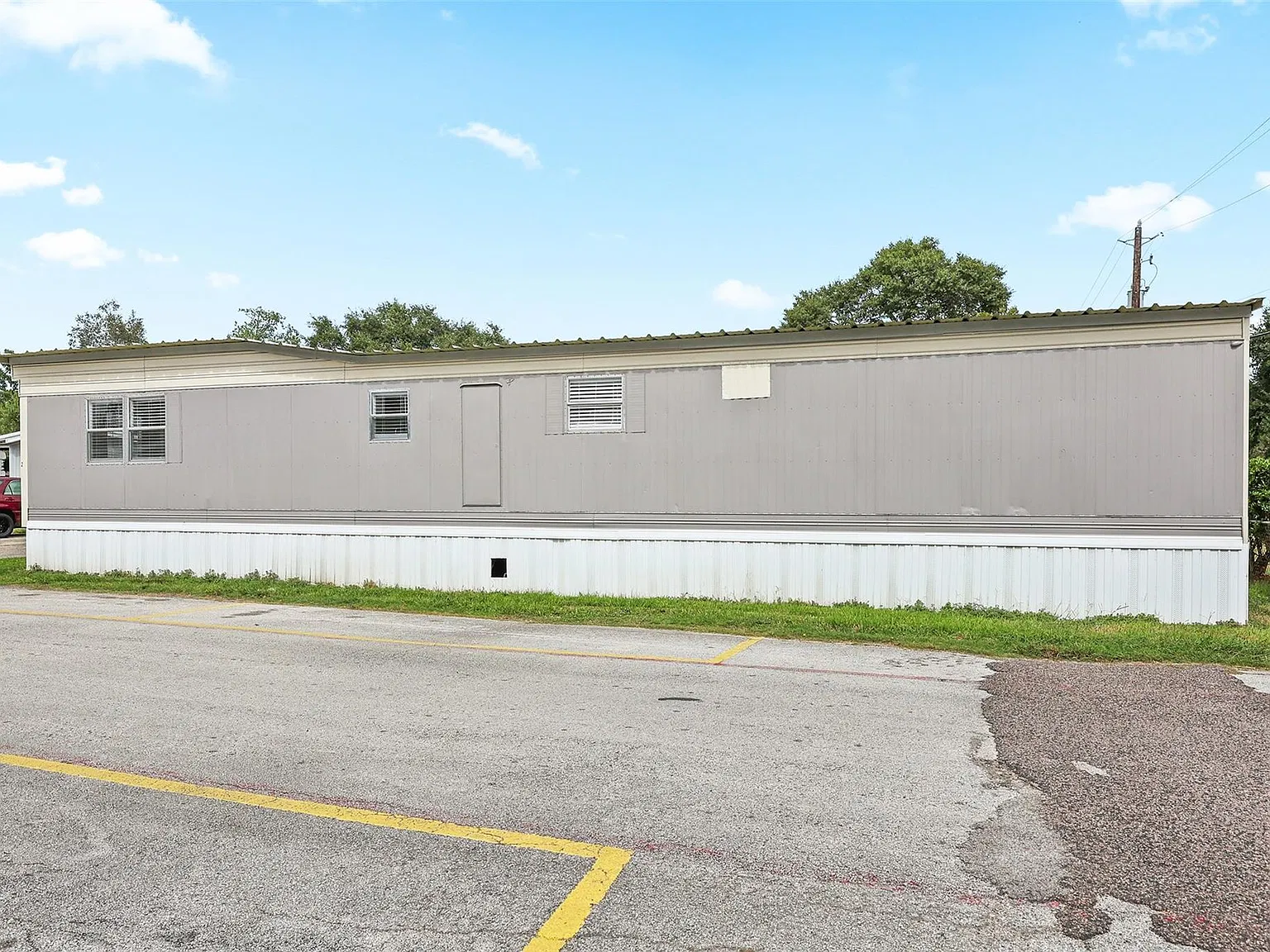 2 bed, 1.0 bath, 720 sqft, $1,400 — Photo 2