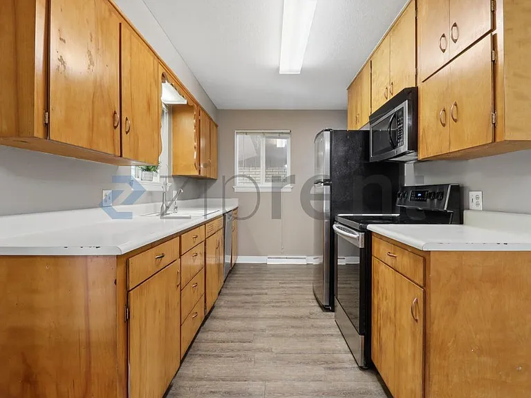 633 E Stuart St — Photo 8