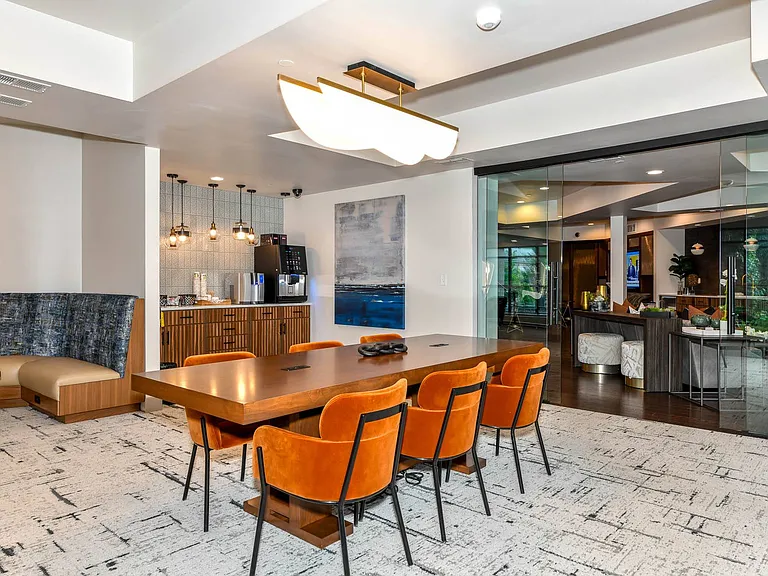 92 West Paces Luxury Apartments — Photo 8