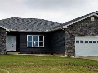 1610 S Patterson Rd, Sullivan, IL 61951