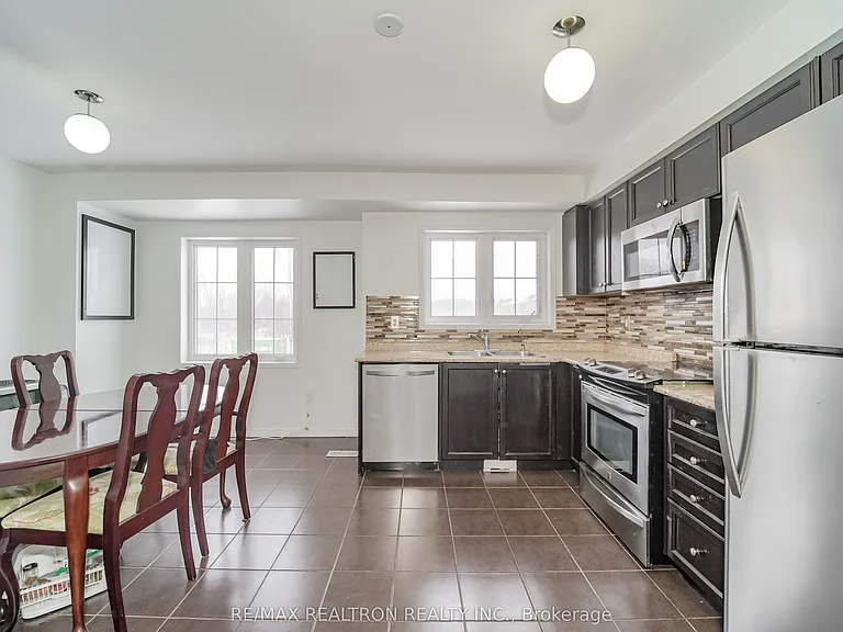 401 Rossland Rd E — Photo 13