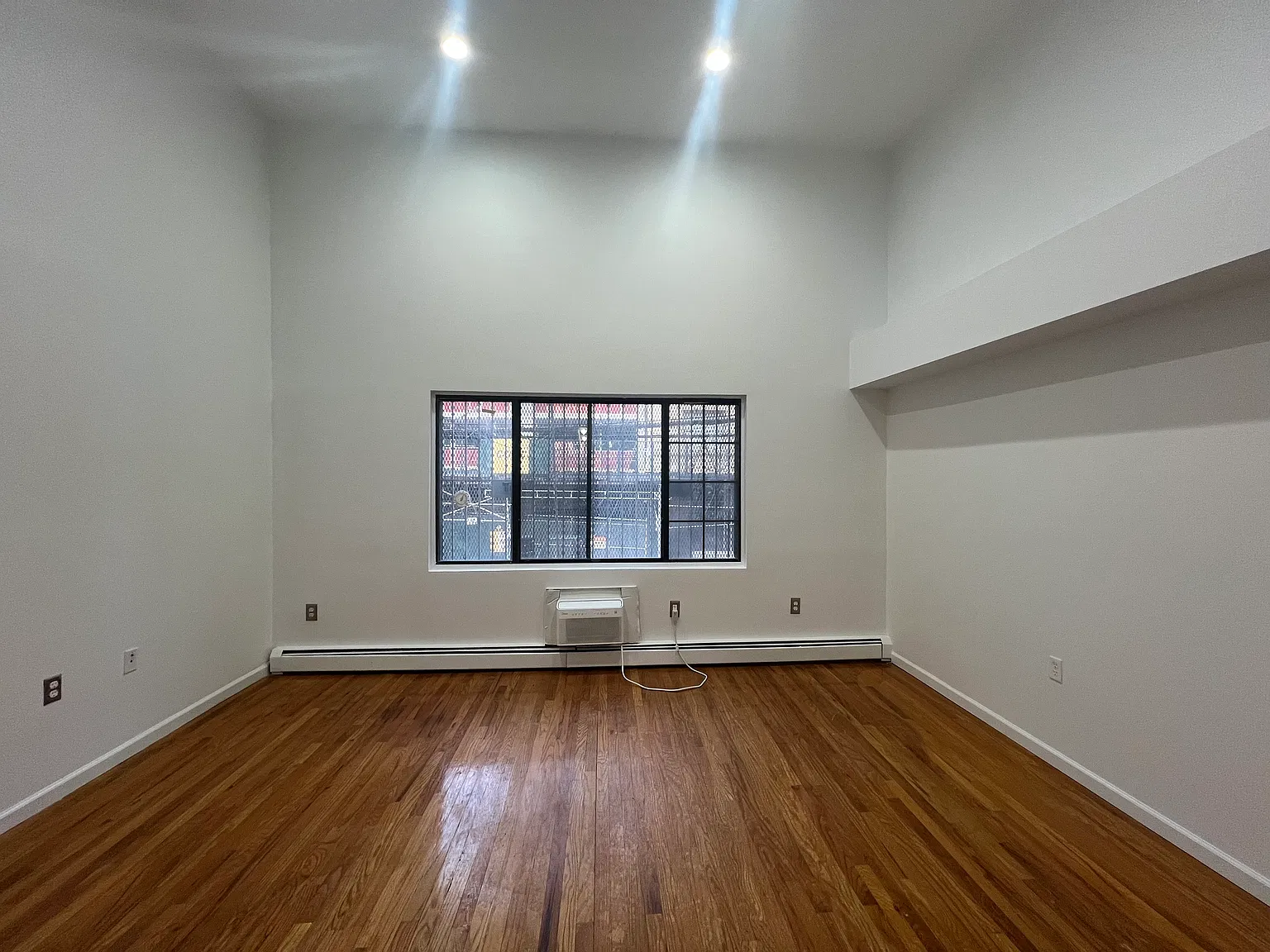 2 bed, 2.5 bath, 1000 sqft, $2,997 — Photo 2