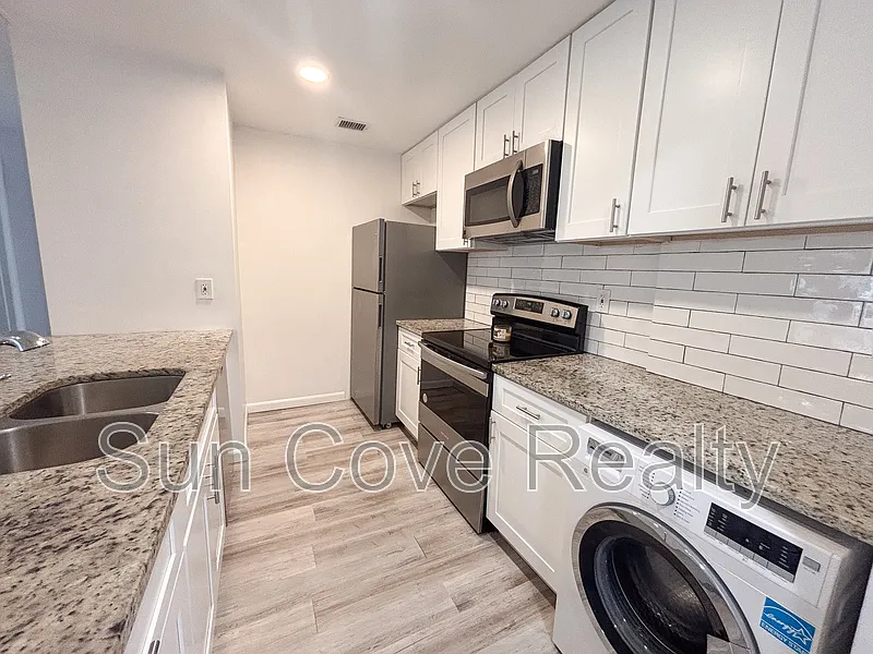 Building Photo - 9940 7th Way N #204