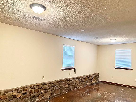 5th image of 762 Sheila St