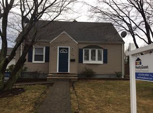 69 Calvert Pl, Bridgeport, CT 06606